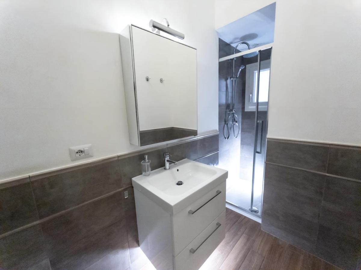 バーリLuxury Bnb Pisacaneアパートメント エクステリア 写真
